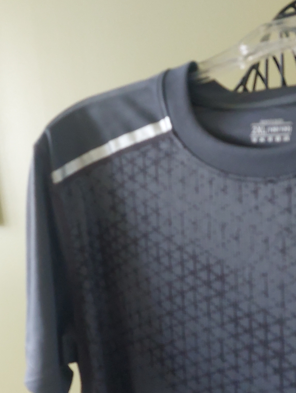 NWOT, Size L Men's T'Shirt Sleeve Performance Tee in Slate Gray Color